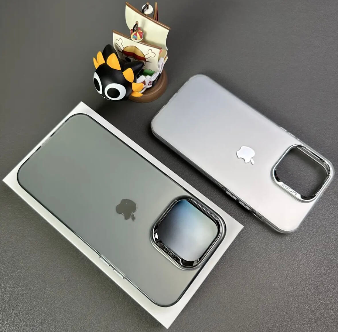 Monochrome simple metal button drop-resistant phone case Apple_Shopier